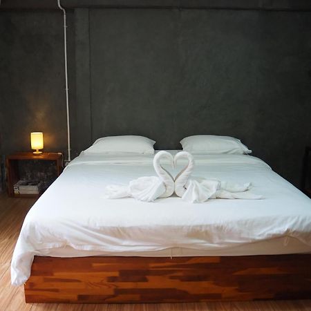 Banmai87 Guest House บ้านไม้87 เกสต์เฮ้าส์ Ayutthaya Extérieur photo