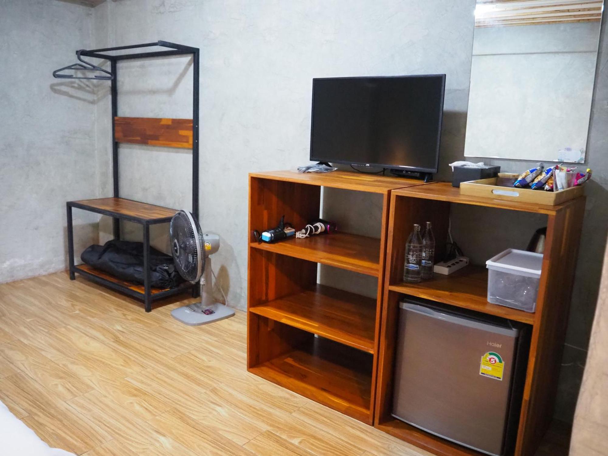 Banmai87 Guest House บ้านไม้87 เกสต์เฮ้าส์ Ayutthaya Extérieur photo