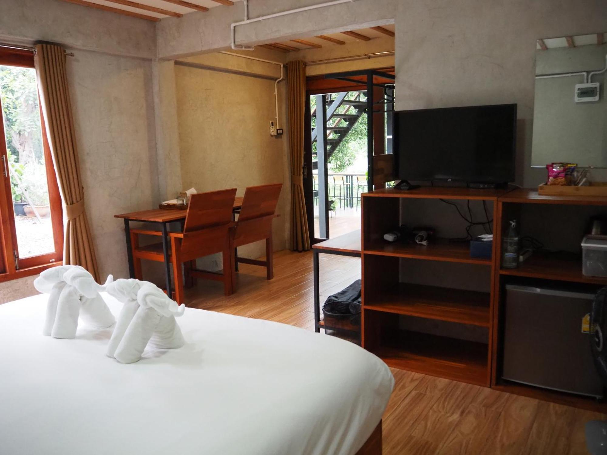 Banmai87 Guest House บ้านไม้87 เกสต์เฮ้าส์ Ayutthaya Extérieur photo